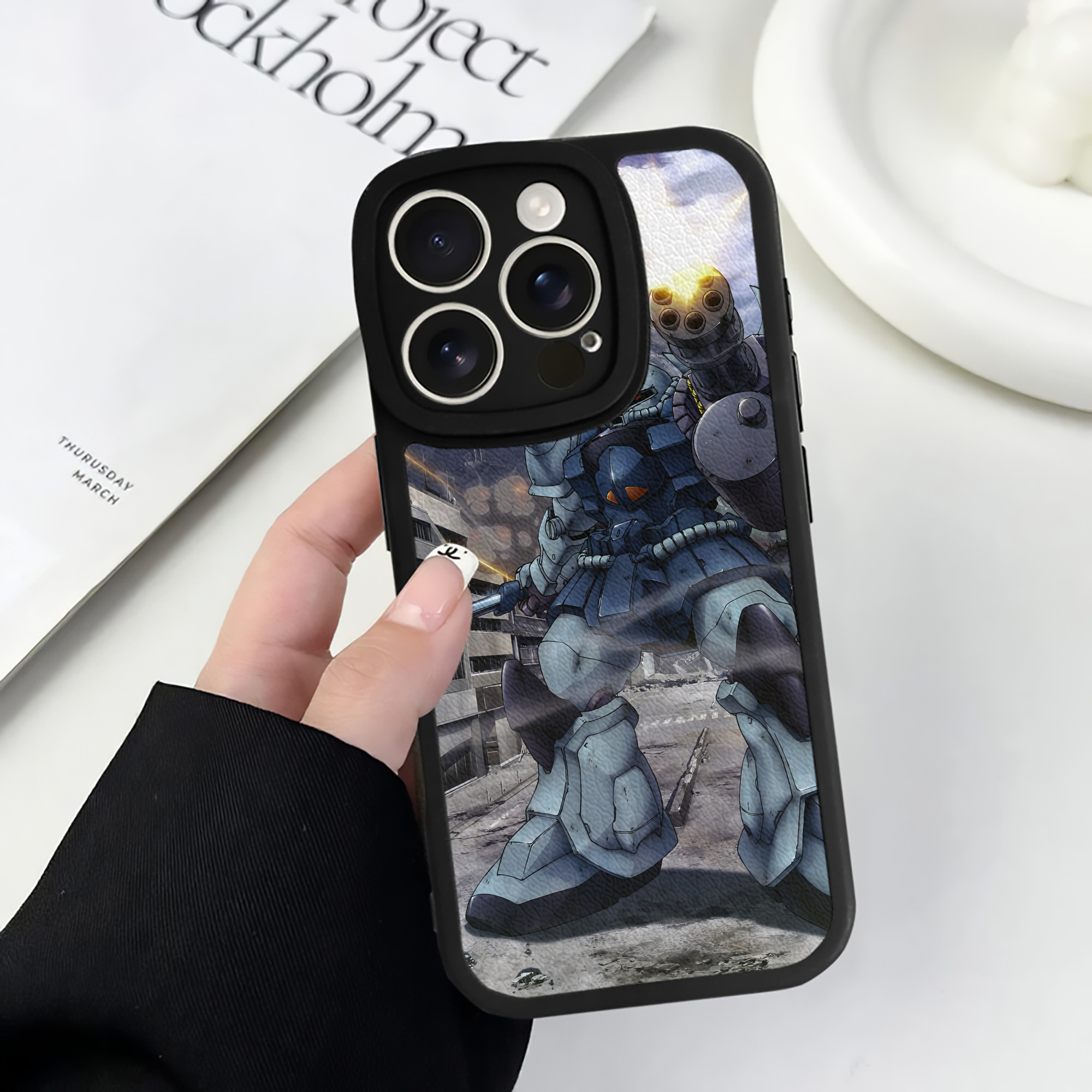 （画像用） 機動戦士ガンダム Mobile Suit Gundam 【iPhone 16シリーズ対応】シリコンスマホケース（レザー調） 材質：シリコン